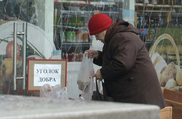 Бизнесмен из Алматы организовал бесплатные продукты для пенсионеров