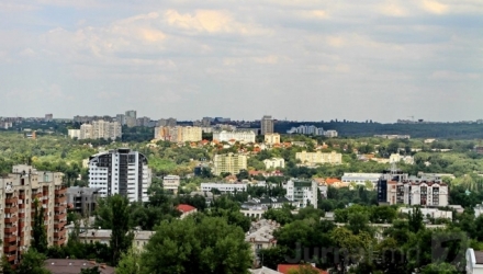 Meteorologii anunță pentru următoarele zile cer predominant senin. Pe alocuri sunt posibile ploi de scurtă durată însoțite de descărcări electrice.