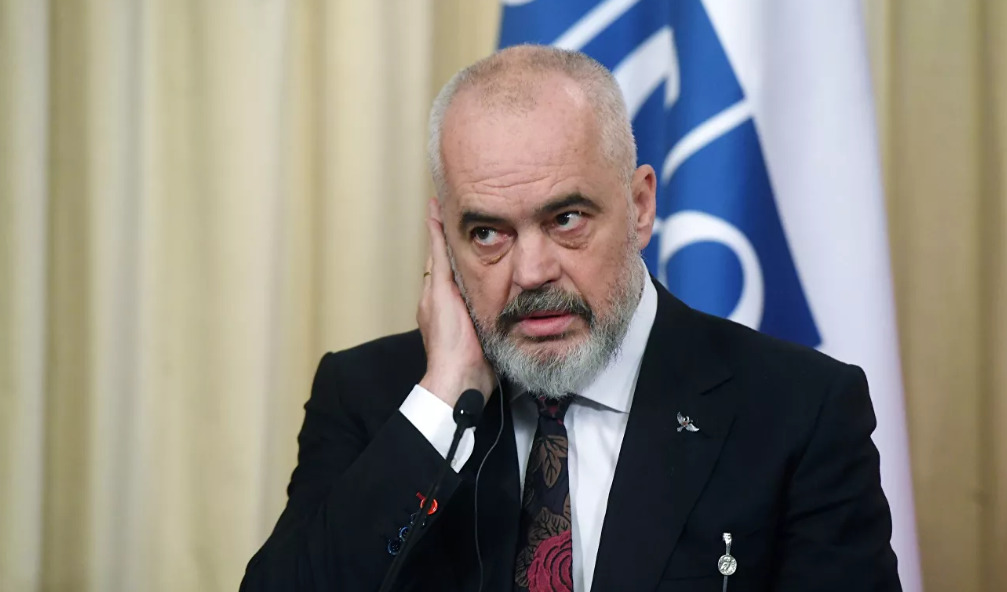 Премьер Албании сократил зарплаты министрам из-за коронавируса.