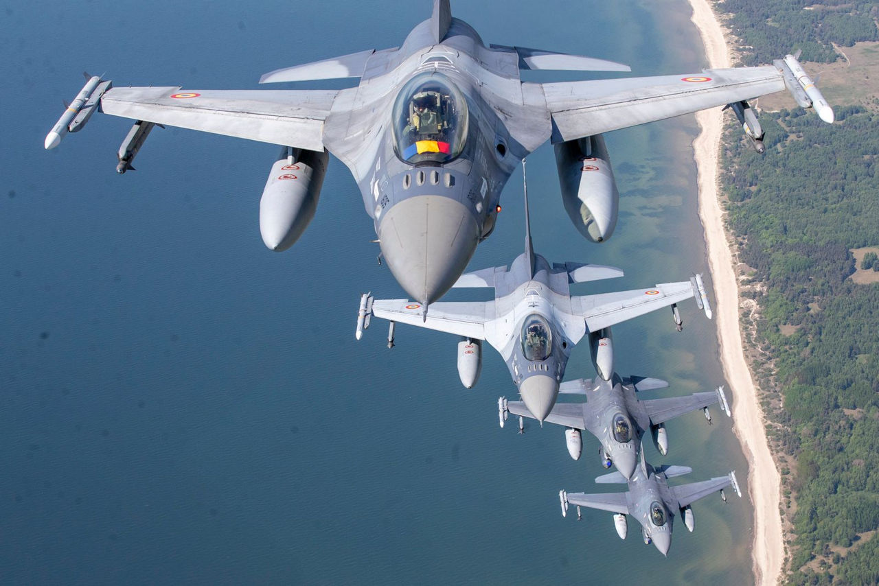 Polonia și România preiau misiunea de patrulare aeriană deasupra țărilor baltice.