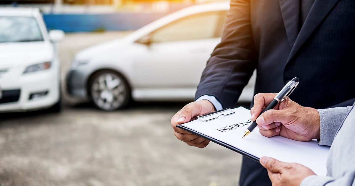 Legea RCA ar putea fi modificată: Va viza vehiculele remorcate care provoacă pagube în accidente.