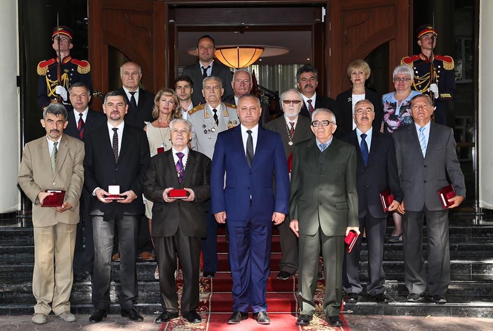 Președințele țării a înmînat înalte distincții de stat unor cetățeni ai Republicii Moldova. 