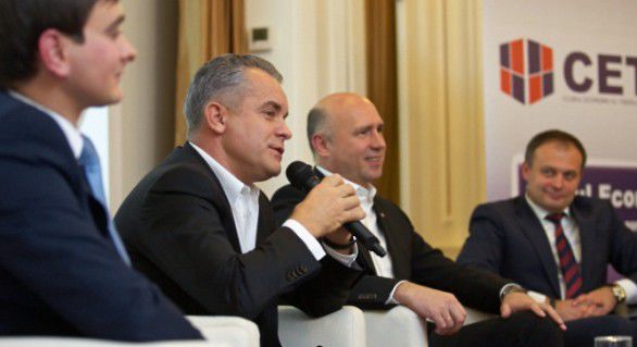 Protestatarii îi cer lui Plahotniuc să fie la Chișinău duminică.