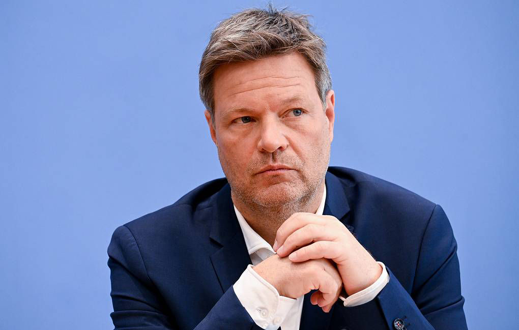 Глава Минэкономики ФРГ заявил, что Германия платит цену за ситуацию на Украине.