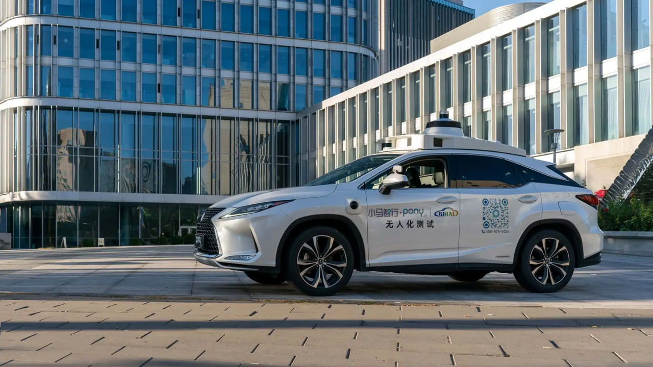 Pony.ai и Toyota заключили партнерство по производству роботакси в Китае.