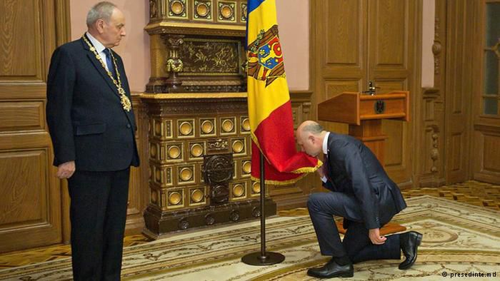 Mulți, la Chișinău, trăiesc senzația că UE, România și SUA au adoptat poziții greșite în raport cu puterea care s-a instalat. Foto: dw.com