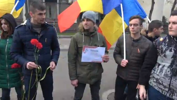 Cadou pentru Igor Dodon și Ion Ceban din partea unioniștilor