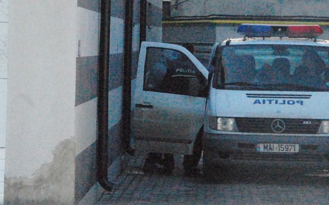 Afaceriști și funcționari români reținuți într-un dosar de export fictiv de mobilă în Moldova. 