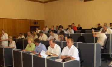 Deficitul urmează să fie acoperit din contul privatizării sau vînzării proprietăţilor publice.