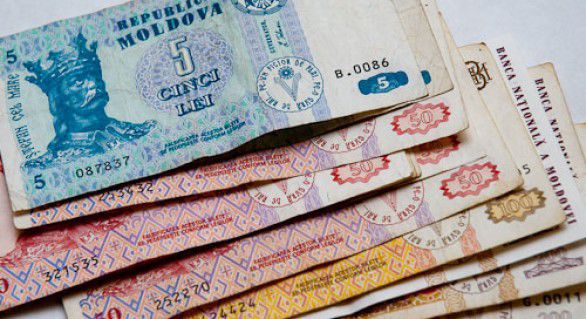 În aceste condiții, cursul mediu de schimb al monedei naționale în raport cu dolarul american s-a majorat în luna octombrie cu 1,4% comparativ cu luna anterioară și a constituit 19,9133.