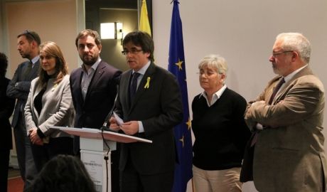 Puigdemont anunţă că pentru moment el rămâne în Belgia. 