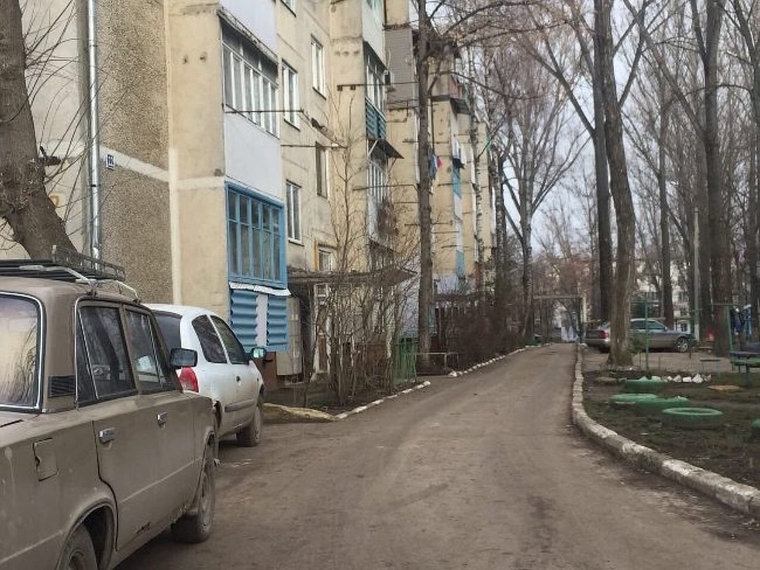 В Бельцах мунсоветники благоустраивают дворы собственных домов.