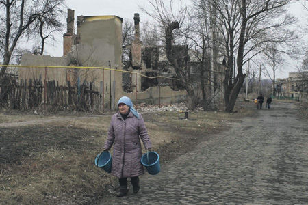 Жизнь в районах, пострадавших от войны, далека от комфорта. Фото Reuters