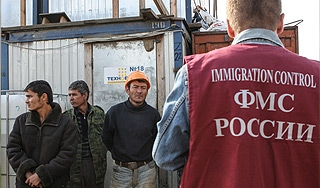 ФМС России хочет "ставить оценки" мигрантам за интеграцию в общество.