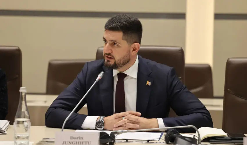 Тариф на природный газ на октябрь может быть установлен только после 30 сентября, когда станет известна закупочная цена газа на следующий месяц. Министр энергетики Дорин Жунгиету сообщил, что в настоящее время закупочная цена значительно выше той, которая заложена в действующий тариф.