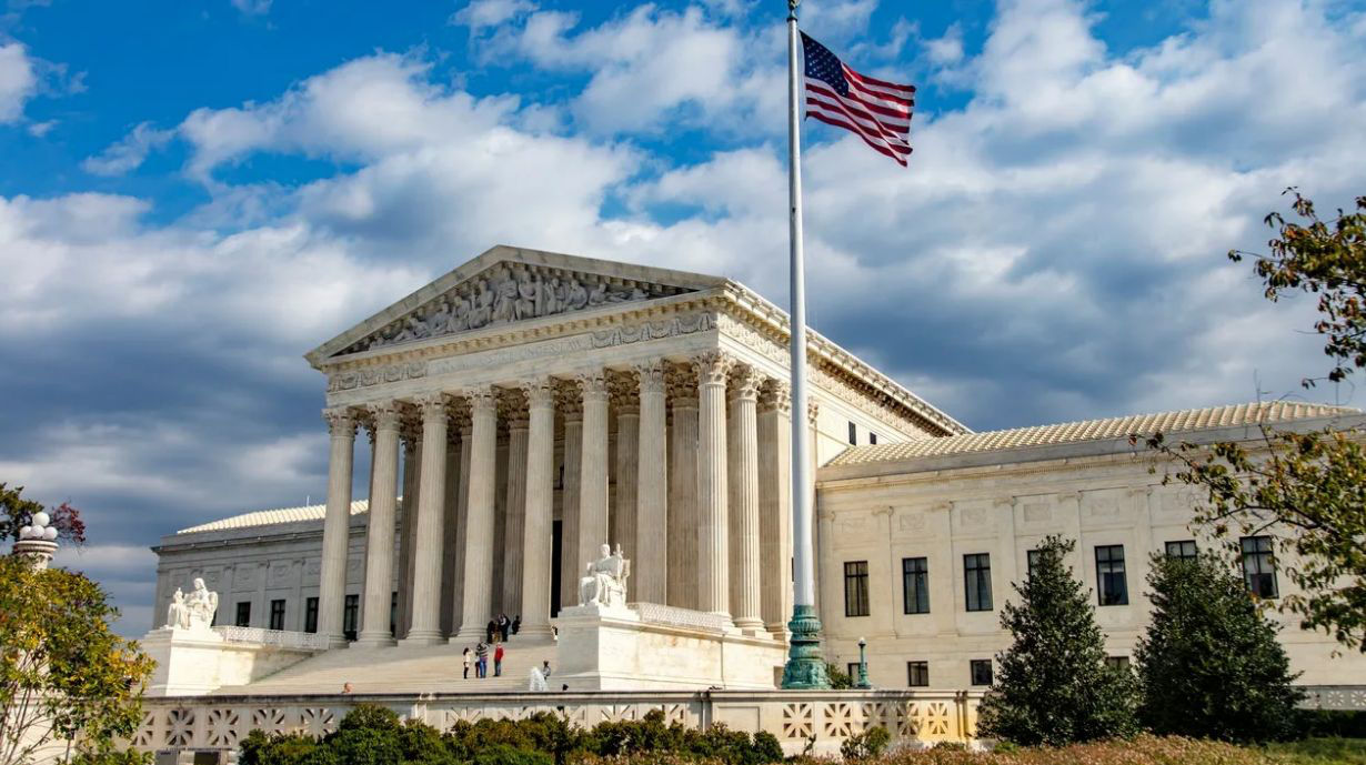 Верховный суд США отменил постановление о правах на аборт в стране.