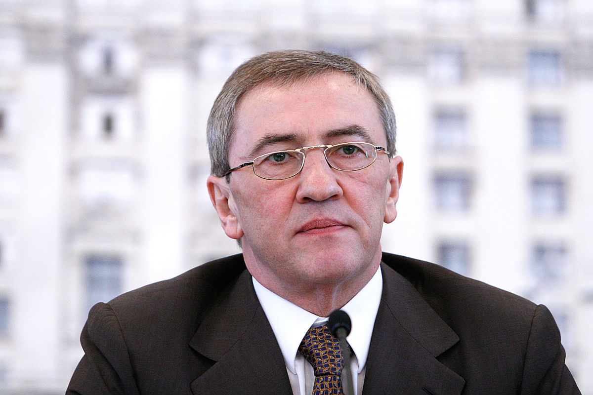 Экс-мэр Киева подал в суд на правительство из-за закона о русском языке.