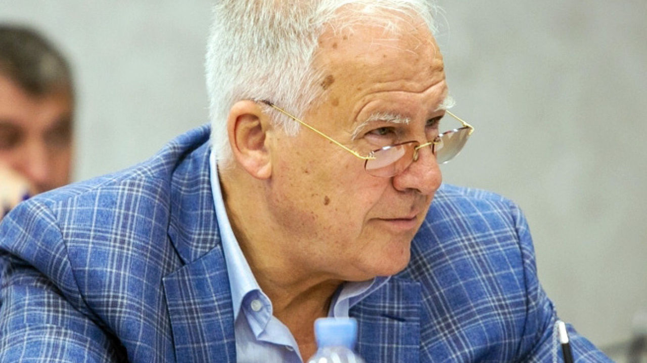 Демократ Думитру Дьяков собирает центристский политический блок.