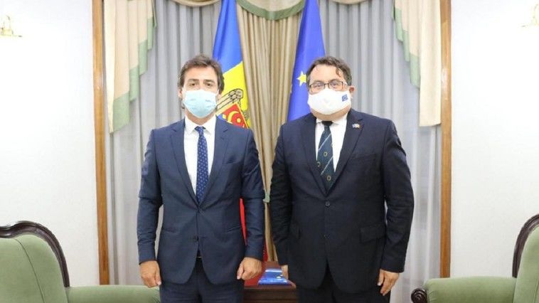 Вице-премьер Нику Попеску принял главу делегации ЕС Петера Михалко.