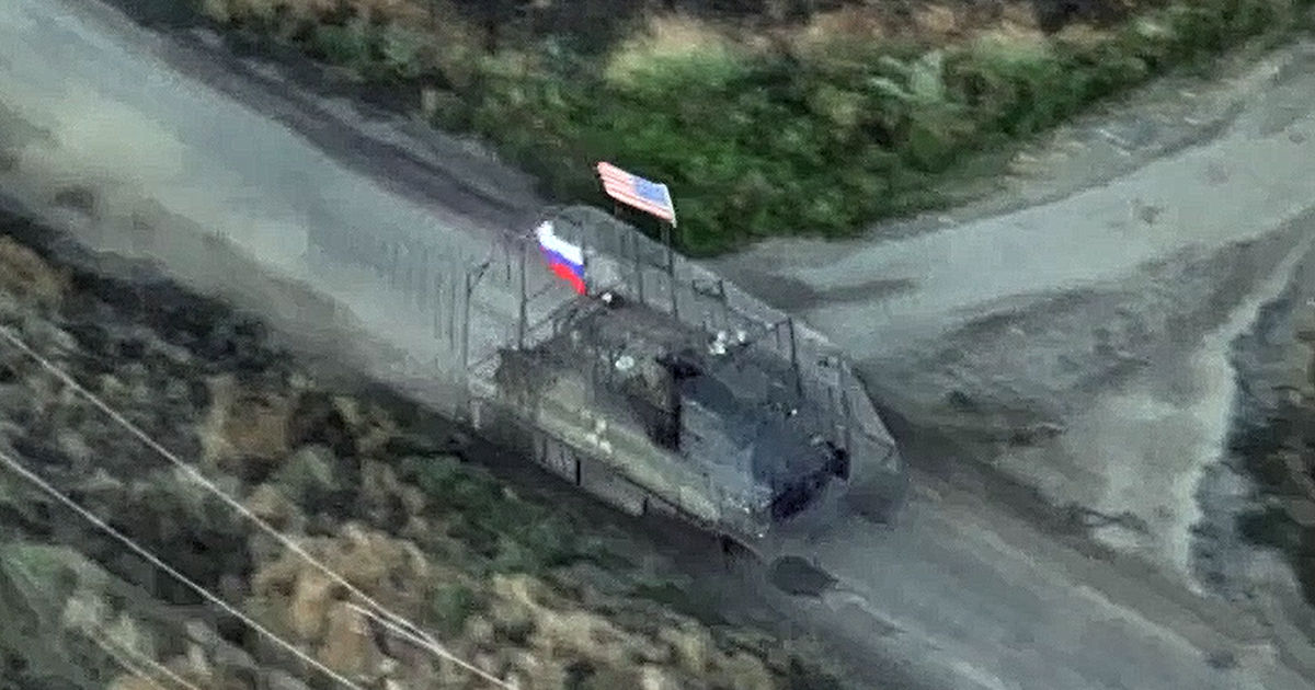 В Сети появилось видео, как россияне  идут на штурм в Запорожье под флагами РФ и США.