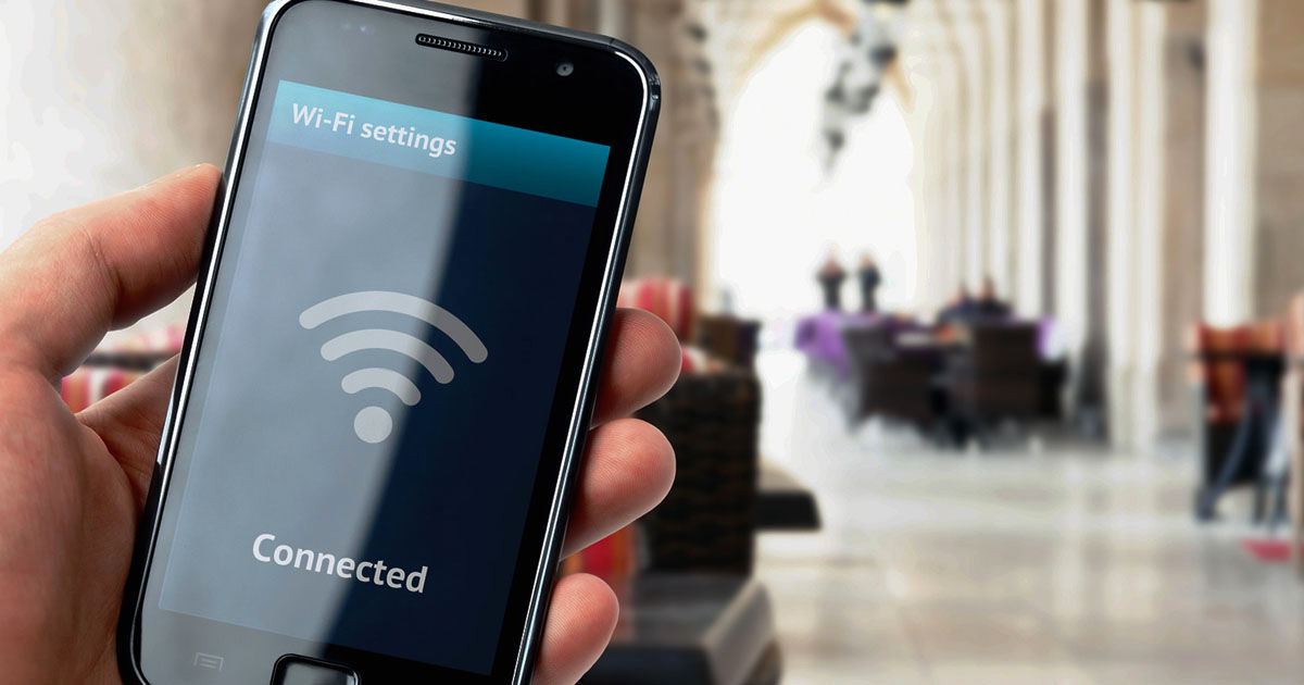Китаец обвинил возлюбленную в измене из-за автоподключения к Wi-Fi в отеле.