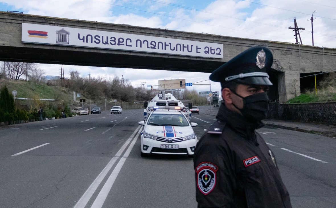 Кабмин Армении продлил на месяц режим ЧП, введенный из-за пандемии.