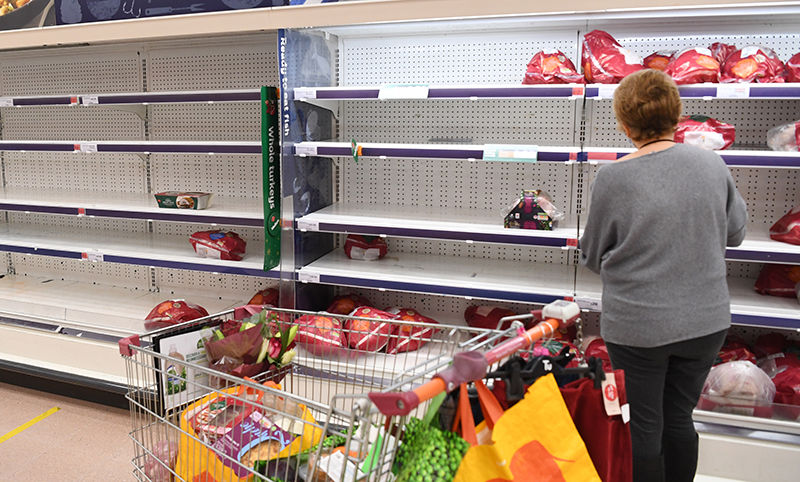 В магазинах Британии начался дефицит продуктов.
