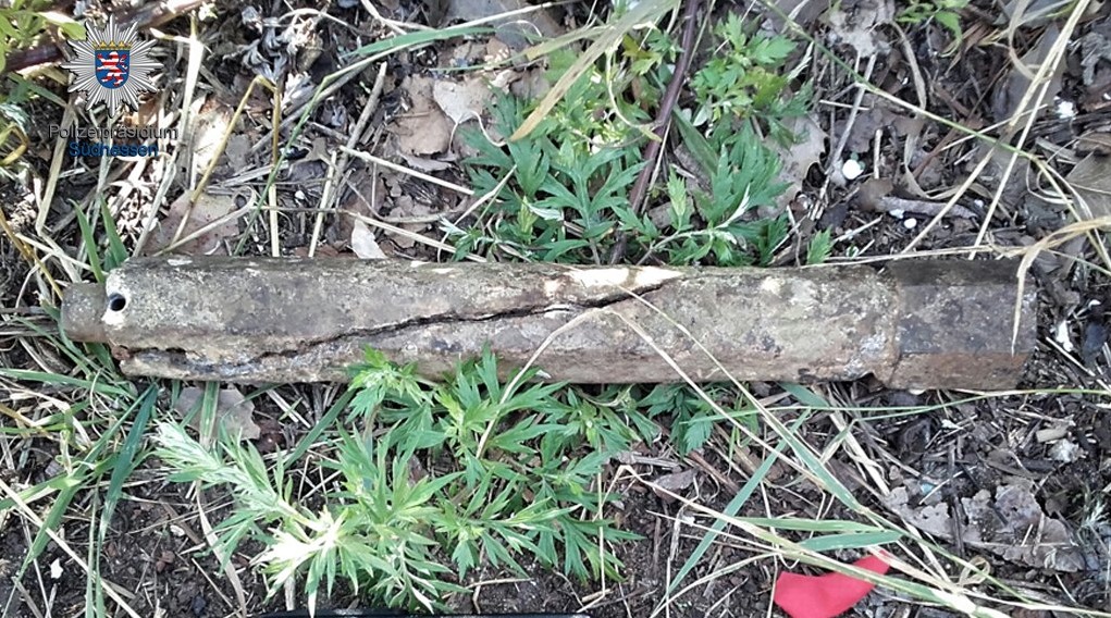 Un copil din Germania a găsit o bombă în pădure.
