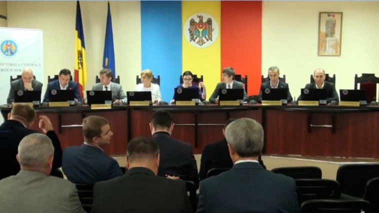 Concurenții electorali, chemați la CEC pentru a lua cunoștință cu textul buletinului de vot. Foto: privesc.eu