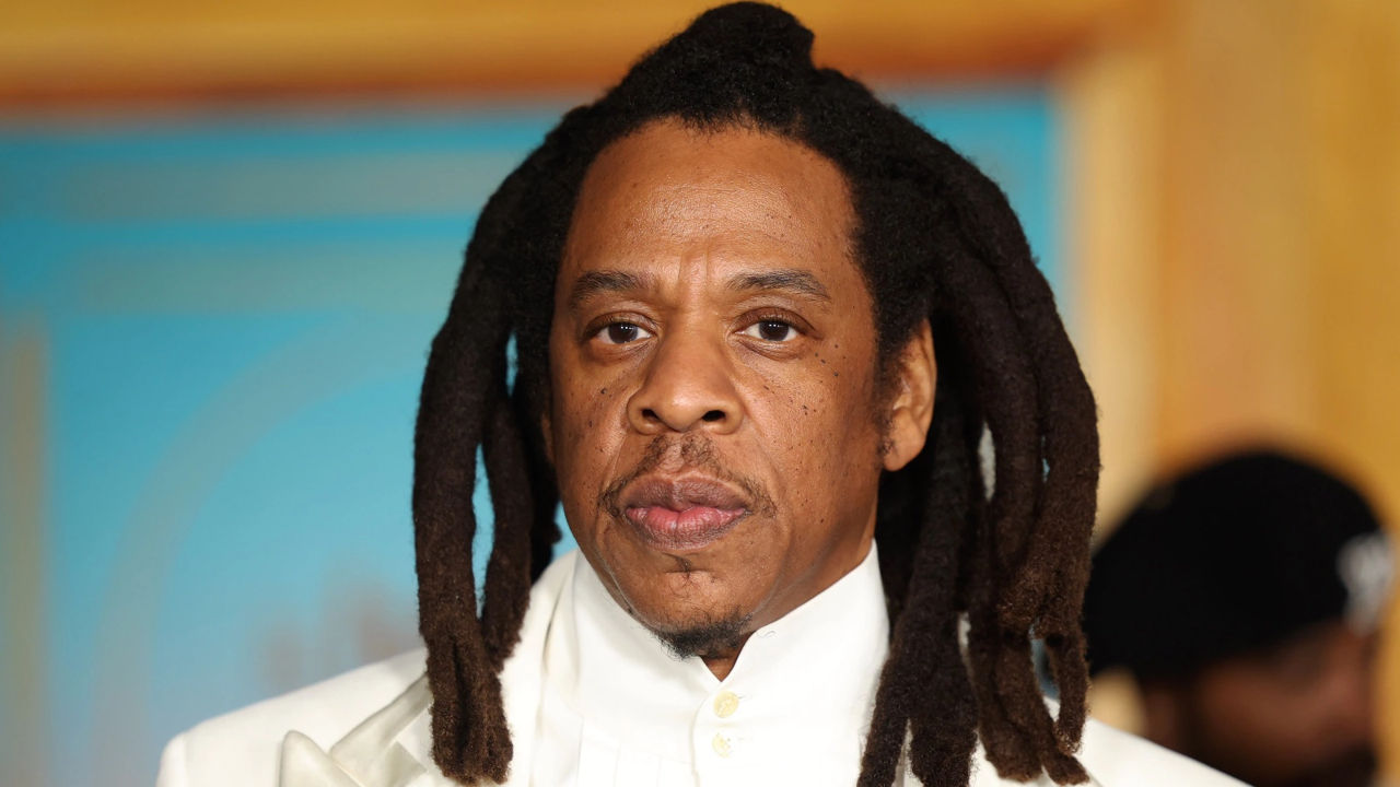 Jay-Z o dă în judecată pe femeia care l-a acuzat de viol.