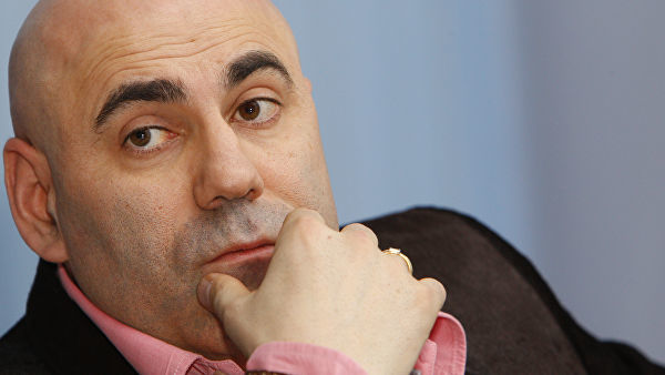 Продюсер Иосиф Пригожин призвал "прекратить травлю" дочери певицы Алсу.