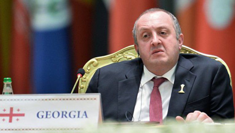 В Грузии собирают подписи с целью отставки президента.