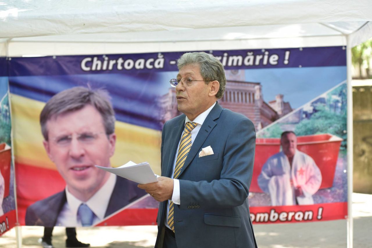 Semnăturile necesare pentru referendumul anti-Chirtoacă sunt colectate. Foto: newsmaker.md