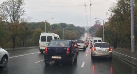 Mai mulți șoferi vor protesta mâine față de majorarea amenzilor. 