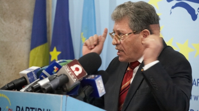 Liderul liberalilor i-a lăudat pe studenţi şi i-a îndemnat să fie mai activi, în contextul în care politicienii nu îşi respectă promisiunile şi acţionează doar pentru satisfacerea propriilor interese.  