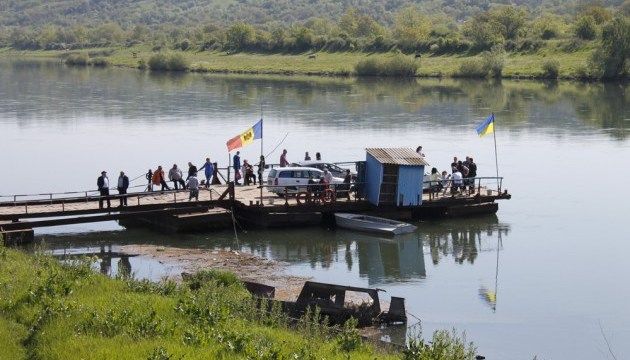 КПП паромного типа Косауцы-Ямполь сегодня утром приостановил деятельность.