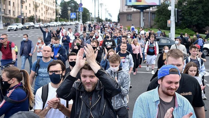 В Беларуси проводят массовые обыски у юристов и активистов НПО.