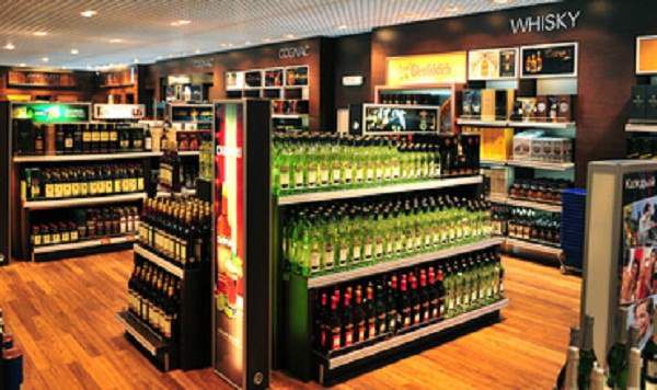 По словам депутата, магазины duty free на неподконтрольной властям территории не выплачивают НДС.