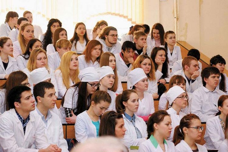 Обучающиеся на бюджете медики должны отработать три года по распределению.