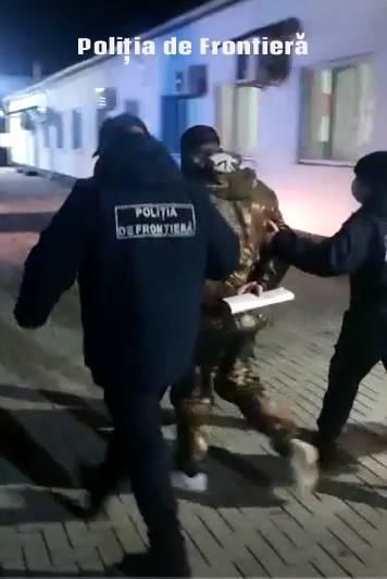 В Бричанском районе трое вооруженных мужчин угрожали пограничнику.