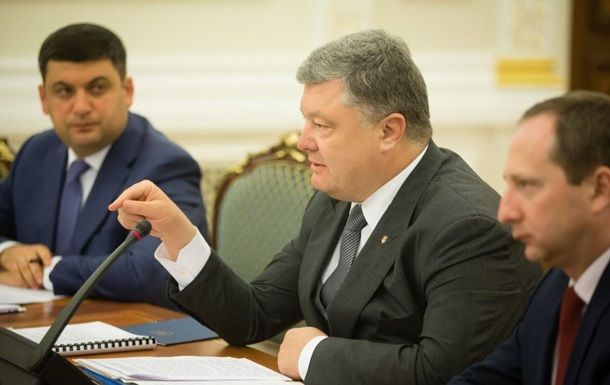 Порошенко обещает осенью повышение пенсий.