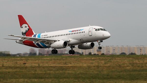 При посадке SSJ-100 с отказавшим двигателем в Тюмени никто не пострадал.