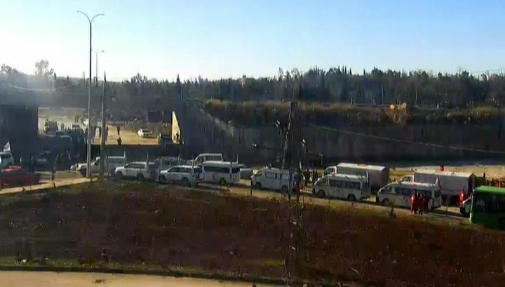Боевиков и раненых повезут на 20 пассажирских автобусах и 10 машинах «скорой помощи».