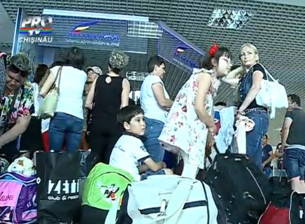 Nervi intinsi la maxim pe aeroportul din Chisinau. Foto: protv.md