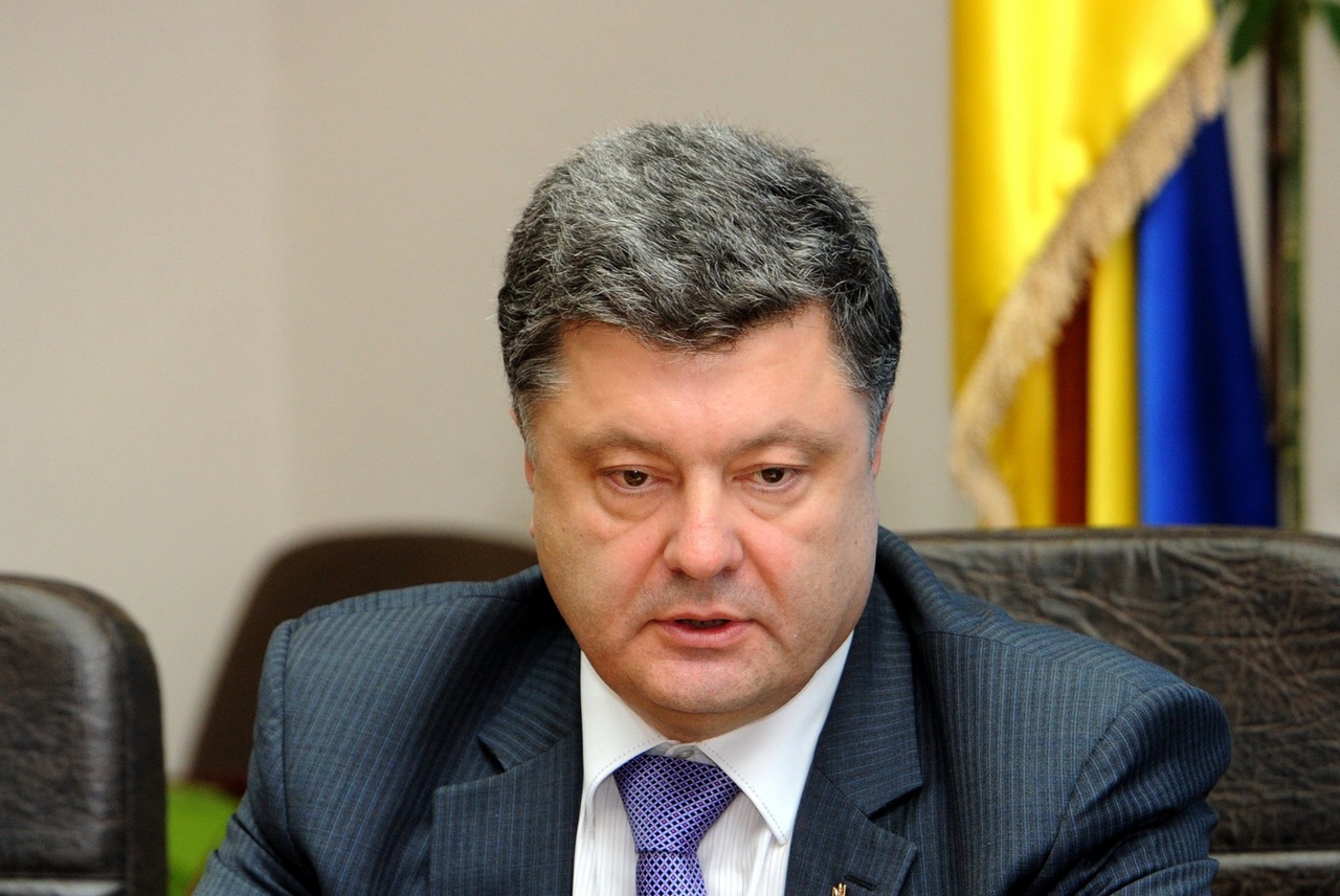 După prăbușirea elicopterului militar în apropiere de Slaveansk președintele Ucrainei Petro Poroșenko poate anula anticipat încetarea focului în estul țării.