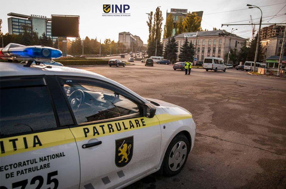 НИП призывает граждан соблюдать указания патрульных полицейских. Фото: facebook.com/Inspectoratul Național de Patrulare al IGP.