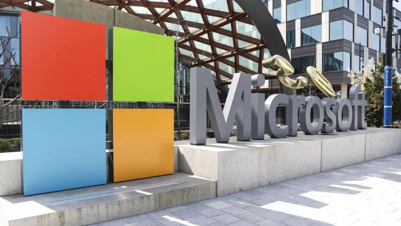 Microsoft anunță desființarea a 9.000 de locuri de muncă, mizând pe inteligența artificială.