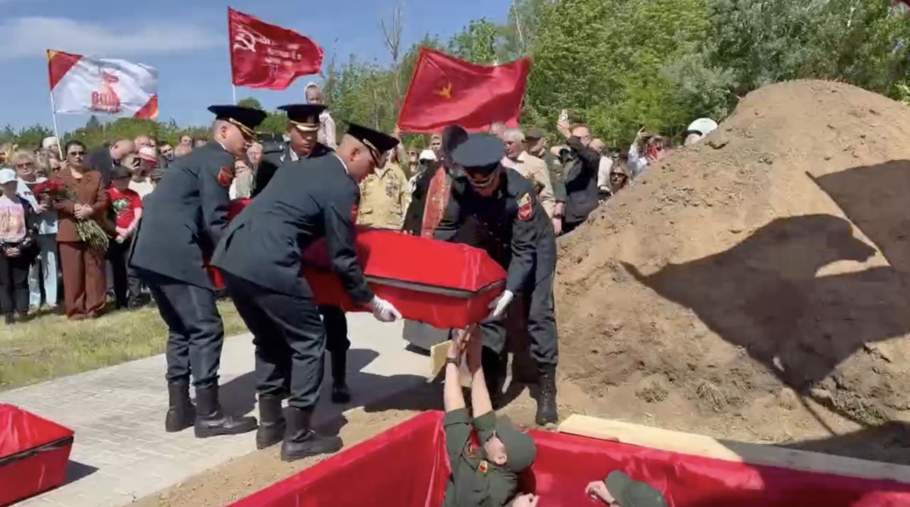 Reînhumarea rămășițelor a 22 de soldați eliberatori a avut loc la Capul de pod Șerpeni.