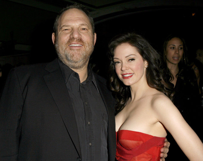 Actrita Rose McGowan îl acuză pe Harvey Weinstein că a violat-o.