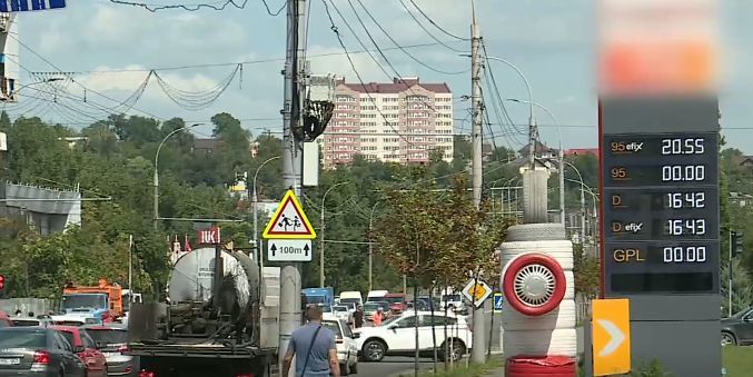 Одна из автозаправочных сетей повысила цены на бензин марки А-95.